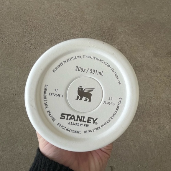 Stanley White Tumbler Lid - Picture 2 of 2